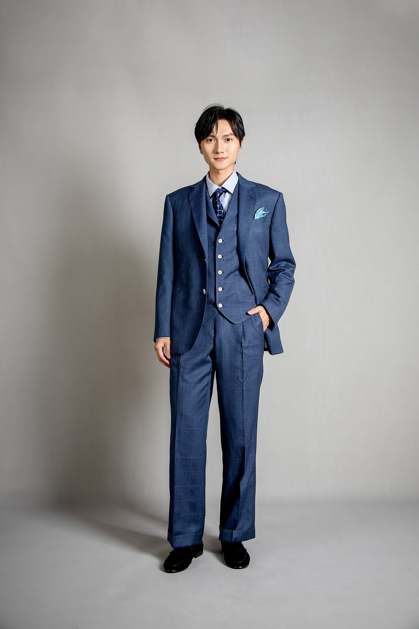 Azure Weave Elegance